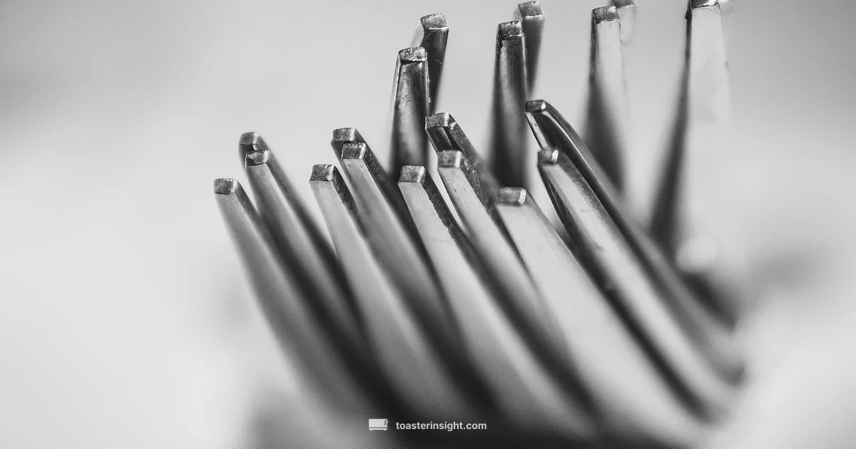 Classic Metal Toaster - ToasterInsight